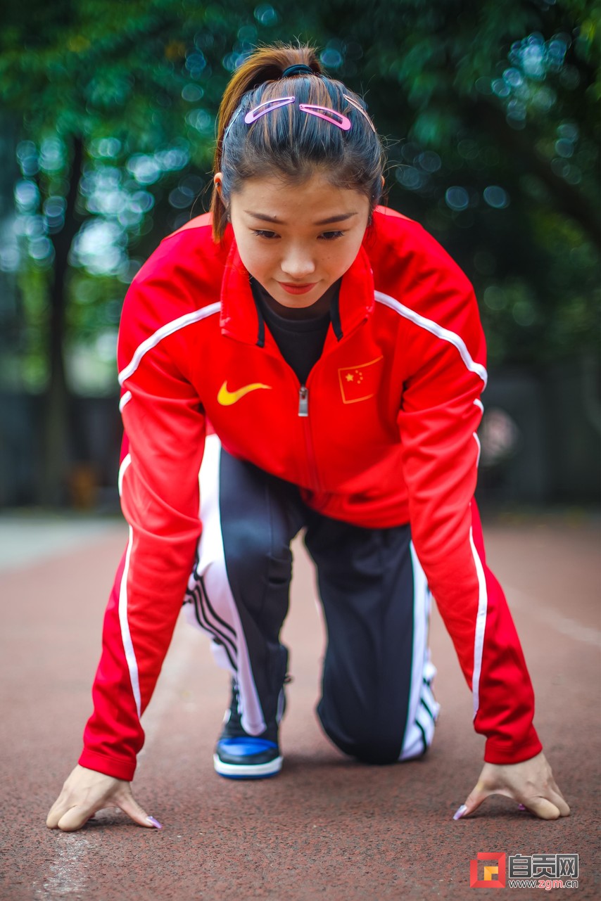 一战成名！自贡“女飞人”夺冠背后的故事——-6.jpg