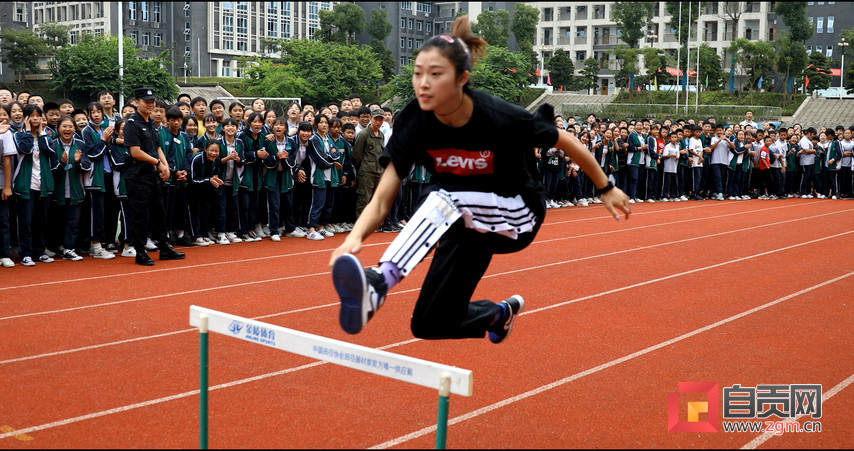 一战成名！自贡“女飞人”夺冠背后的故事——-2.jpg