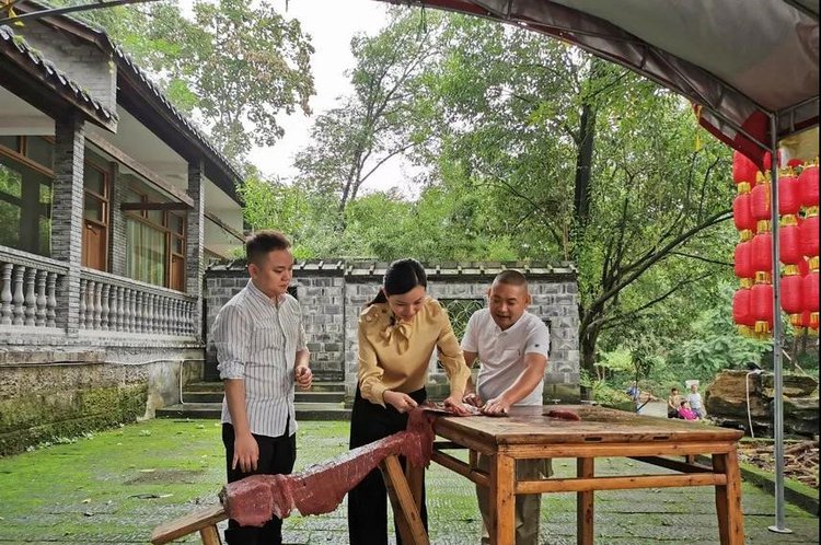 央视探寻自贡“味道”！拍摄的内容让人口水直流——-5.jpg