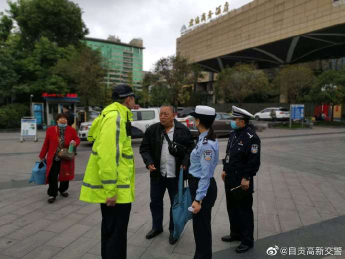 #畅行中国,交警同行# 【国庆我在岗｜假日收尾 交警走访运输公司确保客运交通安全】-1.jpg