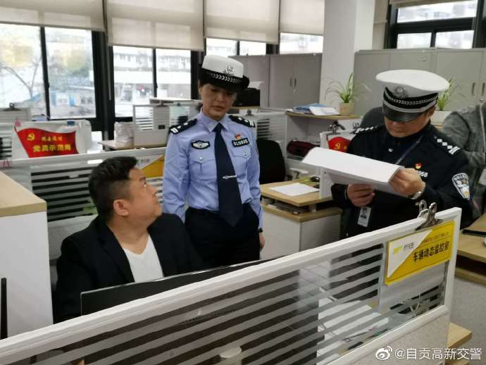 #畅行中国,交警同行# 【国庆我在岗｜假日收尾 交警走访运输公司确保客运交通安全】-4.jpg
