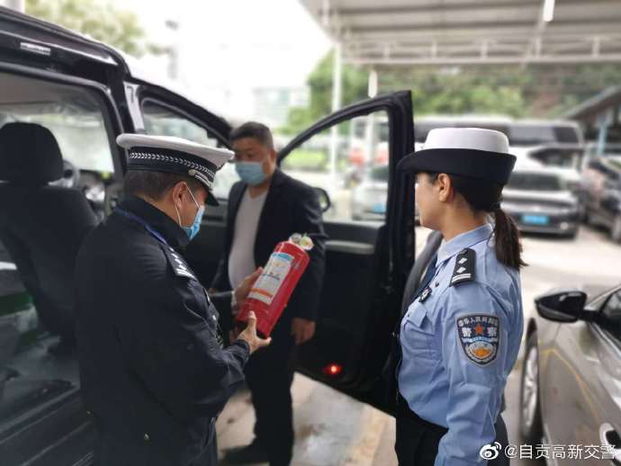 #畅行中国,交警同行# 【国庆我在岗｜假日收尾 交警走访运输公司确保客运交通安全】-5.jpg