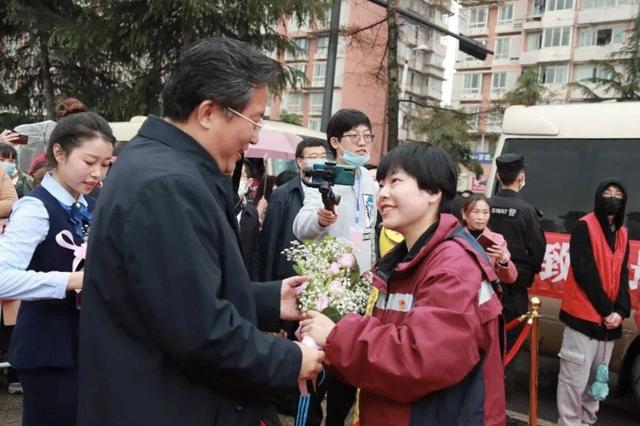 祝贺盐都妹子！四川自贡一白衣战士获抗击新冠肺炎疫情全国三八红旗手称号-1.jpg