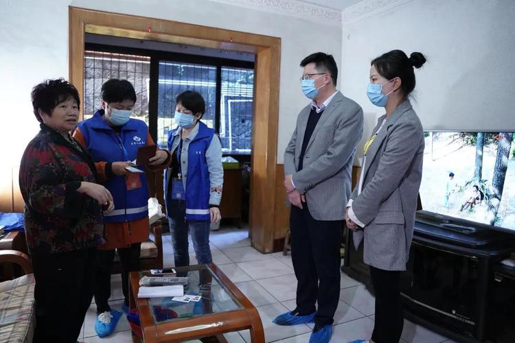 自贡高新区第七次全国人口普查入户摸底工作启动，居民配合效率高-1.jpg