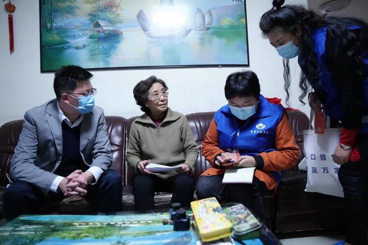 自贡高新区第七次全国人口普查入户摸底工作启动，居民配合效率高-2.jpg
