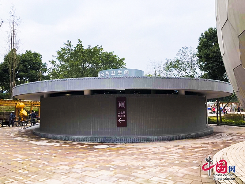 自贡：“厕所革命”靓颜升值 大安区“创名县”劲吹清新文明之风-4.jpg