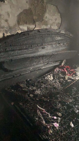 天然居大火后现场图来了，无人员伤亡，就是烧得有点惨，床都成灰了……-2.jpg
