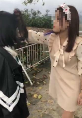 网曝四川高县女生遭人轮番殴打 警方：已抓获两名嫌疑人-3.jpg