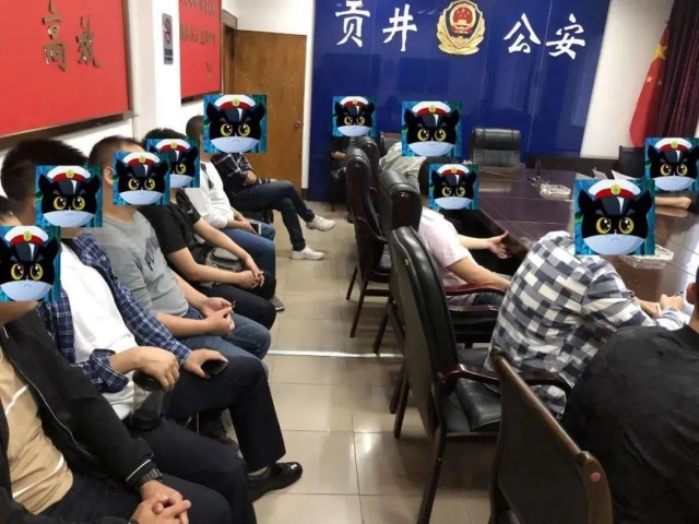 贡井分局抓获8名吸毒人员-1.jpg