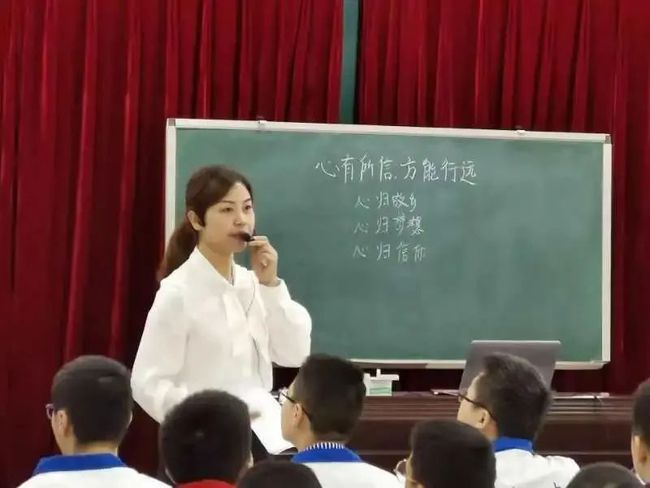 富顺这所学校的两位老师喜提一等奖，快看有你认识的吗？-1.jpg