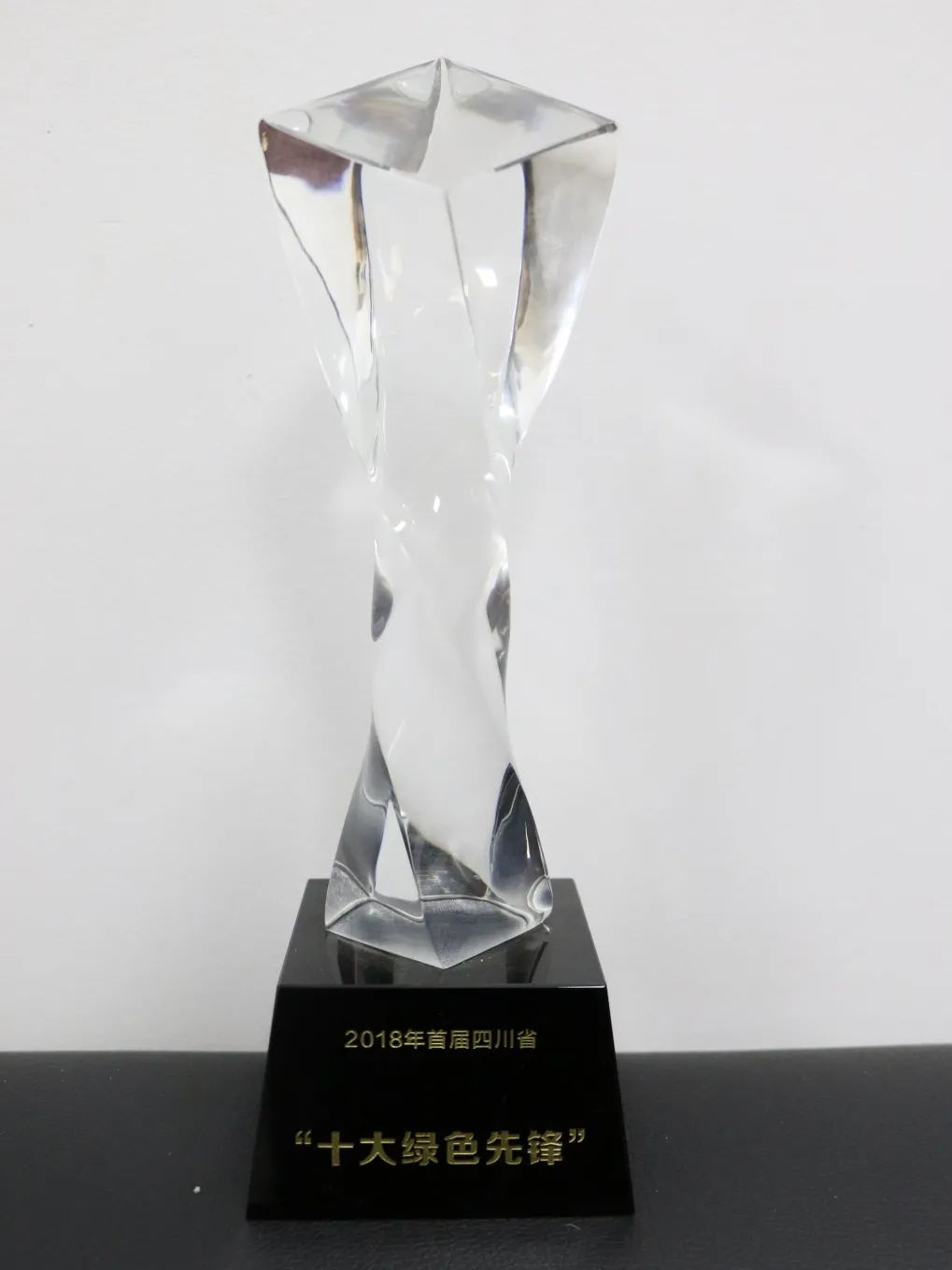 富顺二中退休教师何平均为“两馆”捐赠实物，为环境教育助力！！-7.jpg