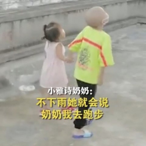 感动！自贡一3岁小女孩，每天坚持跑步5公里，只为救哥哥-2.jpg