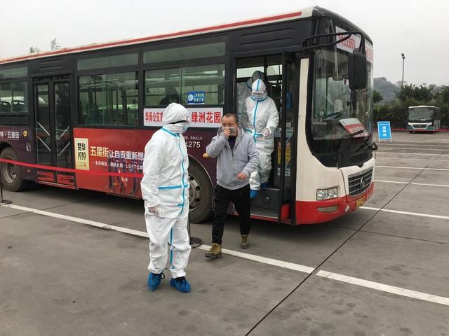 自贡举行城市公共交通新冠病毒疫情防控应急演练-4.jpg