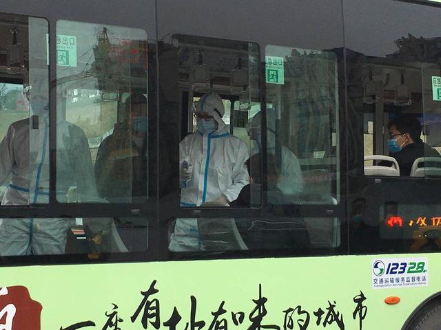 自贡举行城市公共交通新冠病毒疫情防控应急演练-2.jpg