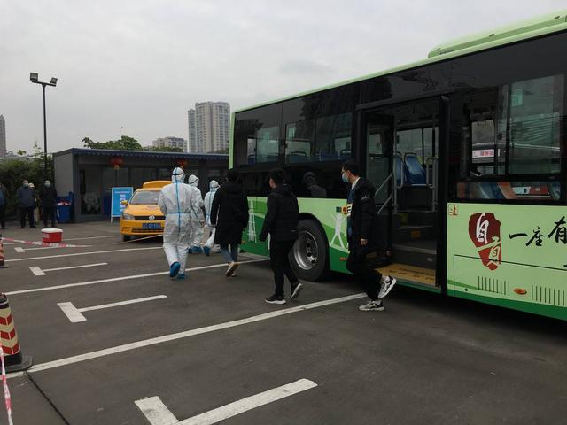 自贡举行城市公共交通新冠病毒疫情防控应急演练-6.jpg