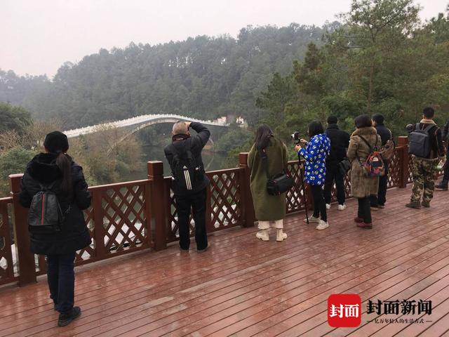 用镜头记录自贡创文成功的丰硕成果近百名封面拍客走进“诗意尖山”-5.jpg