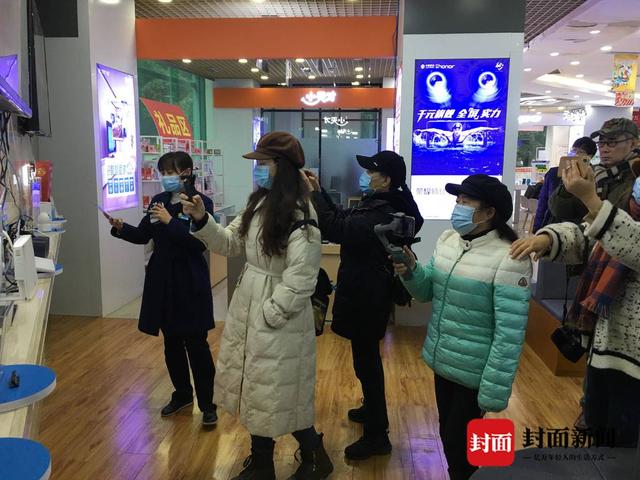 用镜头记录自贡创文成功的丰硕成果近百名封面拍客走进“诗意尖山”-6.jpg