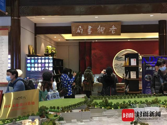 用镜头记录自贡创文成功的丰硕成果近百名封面拍客走进“诗意尖山”-9.jpg