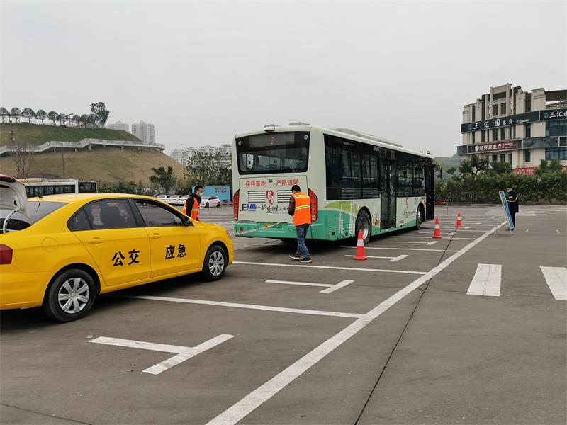 自贡举行城市公共交通新冠疫情防控应急演练-3.jpg