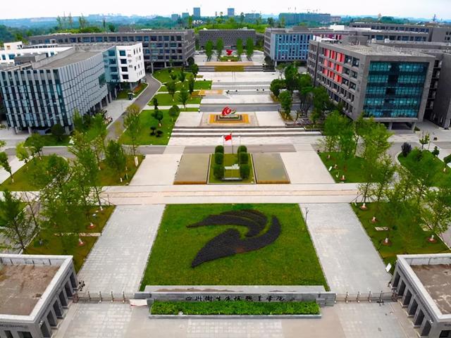 抗击疫情，四川这所医学高校毕业生成为自贡这支队伍的中坚力量-1.jpg