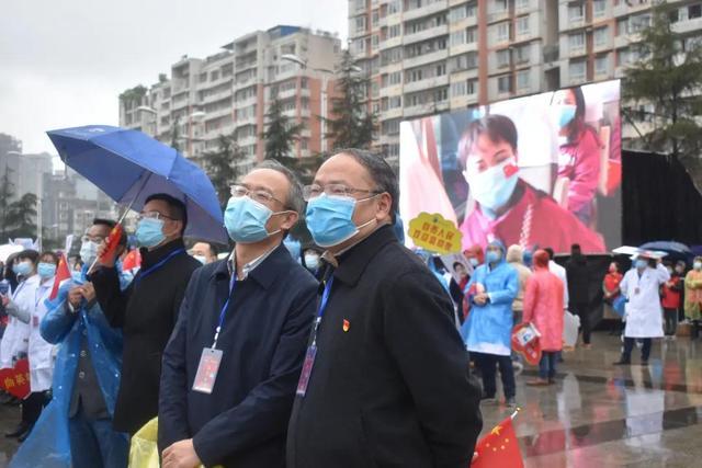 抗击疫情，四川这所医学高校毕业生成为自贡这支队伍的中坚力量-3.jpg