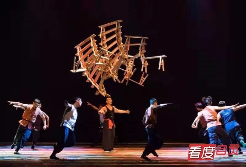 厉害！自贡杂技《顶板凳—中国龙》再获殊荣-4.jpg