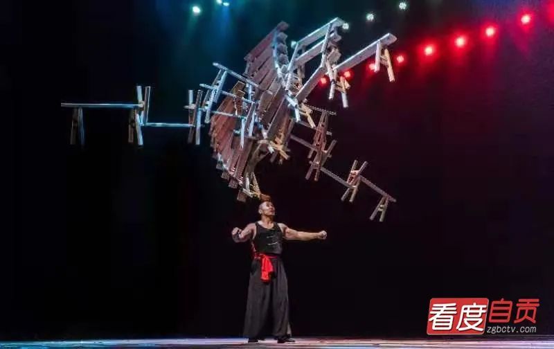厉害！自贡杂技《顶板凳—中国龙》再获殊荣-5.jpg