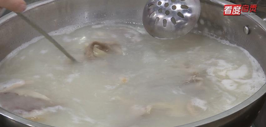 自贡黑山羊“陪你”过冬-4.jpg