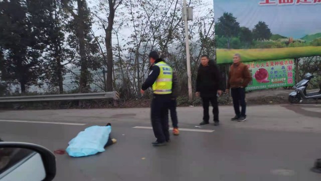 突发！沿滩七里坝往沿滩方向发生一起车祸-1.jpg