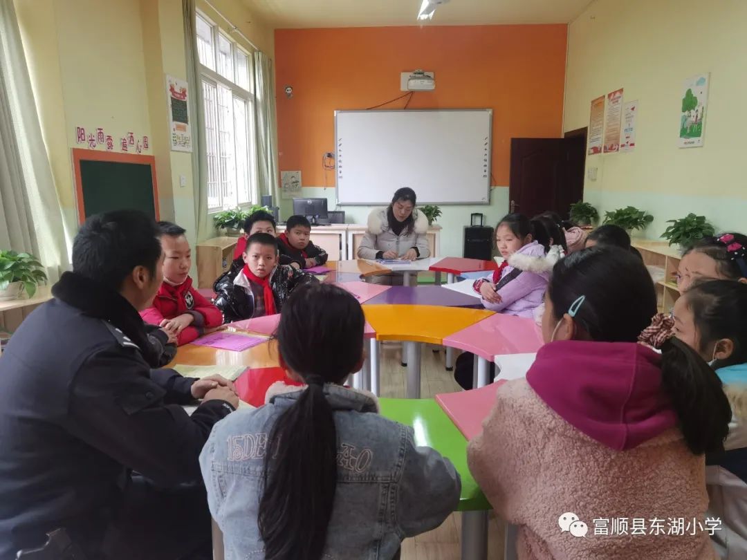 富顺县东湖小学开展反恐、防诈骗宣传活动-5.jpg