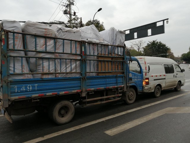 马吃水紫荆花都路口车祸-2.jpg