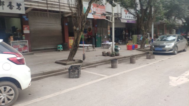 又是一些奇葩占停车位......-3.jpg