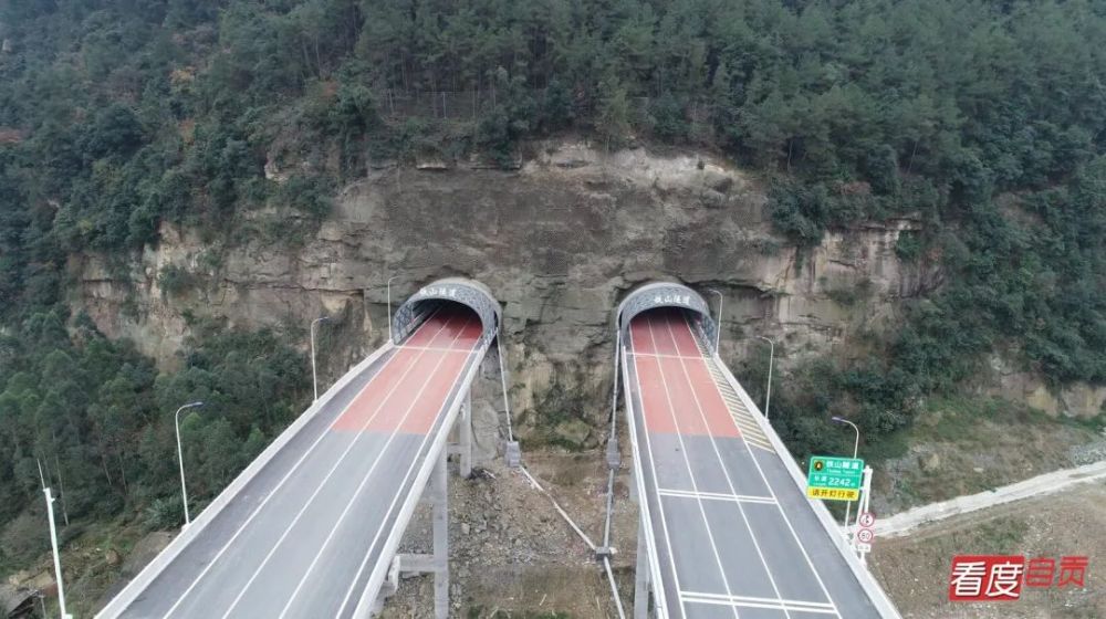 今天正式通车！自贡一小时“飙拢”成都-6.jpg