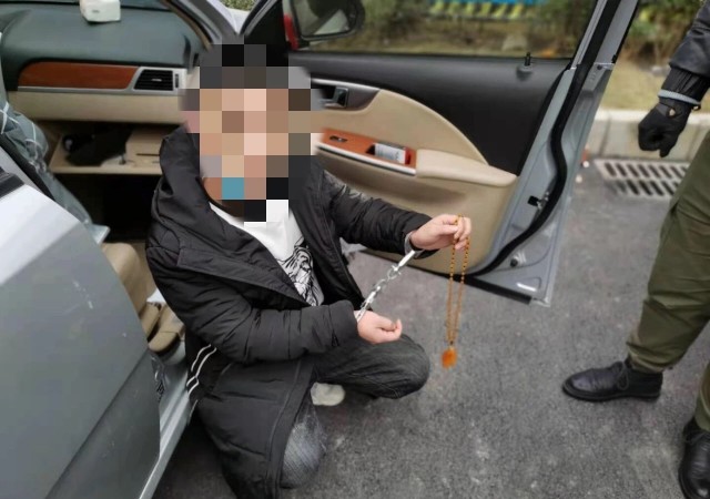 2名仁寿男子到自贡翻窗盗窃 双双落网-2.jpg