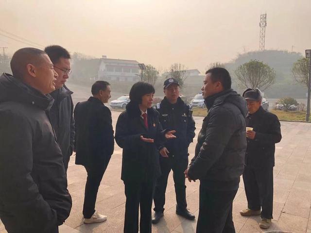 堂兄弟为牛圈反目成仇 四川自贡大安高庙村启动诉源治理成功化解-3.jpg