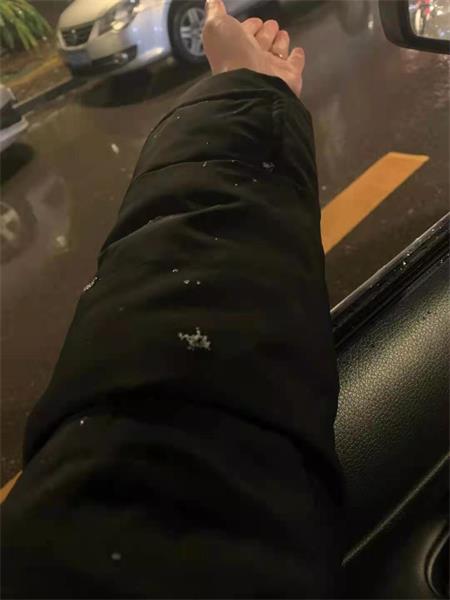 自贡城区飘起雨夹雪 最低气温降至0-2℃-4.jpg