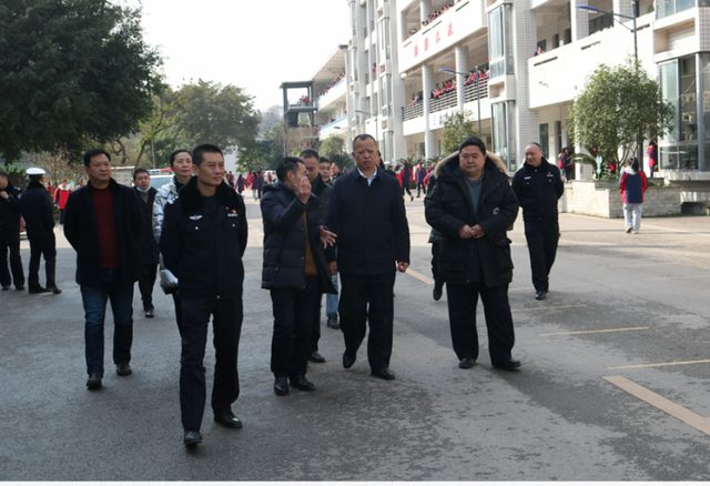 黄金盛副市长到自贡市田家炳中学视察调研校园安全治理工作-2.jpg