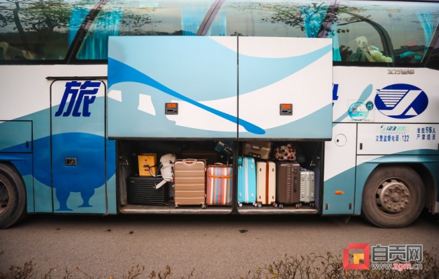 开通返乡直通车 省汽运自贡集团打造“春风行动”学生版-4.jpg
