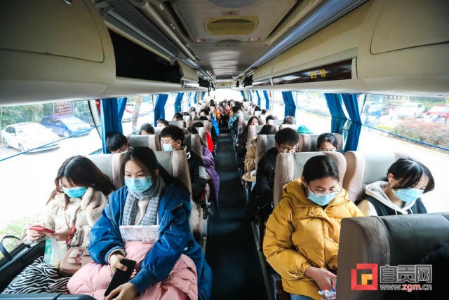 开通返乡直通车 省汽运自贡集团打造“春风行动”学生版-3.jpg