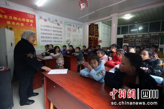 这位老人坚持14年的事，感动无数富顺人！-1.jpg
