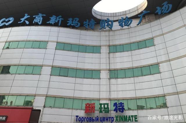 自贡一家大型商场倒闭，曾经辉煌了10年，紧挨着医院和公园-4.jpg