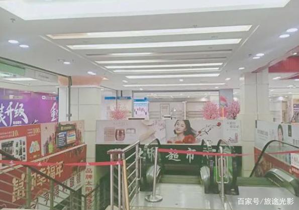 自贡一家大型商场倒闭，曾经辉煌了10年，紧挨着医院和公园-5.jpg