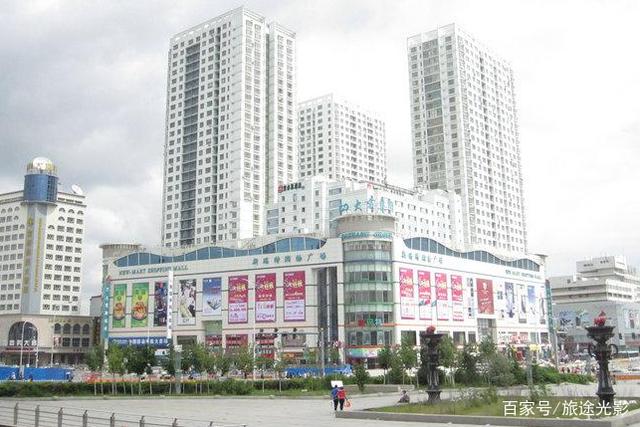 自贡一家大型商场倒闭，曾经辉煌了10年，紧挨着医院和公园-3.jpg