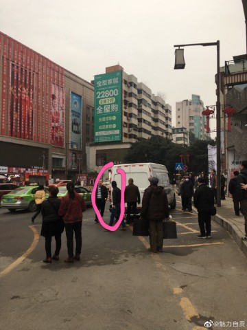 自贡出租车事这么多的吗？咋子又跟烟草车司机干起来了-1.jpg