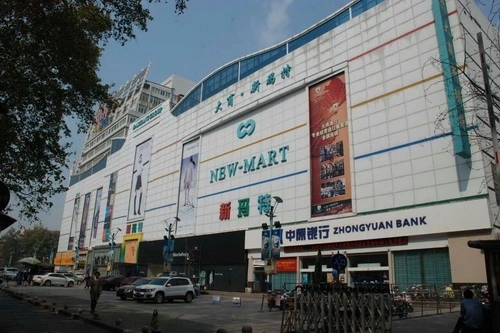 自贡一知名商场倒下，斥资数亿位置优良，如今人气下跌面临倒闭-3.jpg