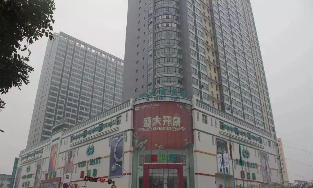 自贡一知名商场倒下，斥资数亿位置优良，如今人气下跌面临倒闭-7.jpg