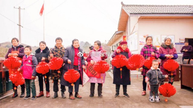 自贡市首场送春联活动走进大安-1.jpg
