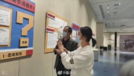 自贡恐龙走进金昌市博物馆了-2.jpg
