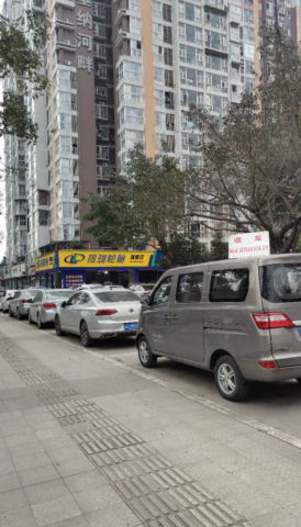 怎么看待免费停车位长期被占用这件事？-1.jpg
