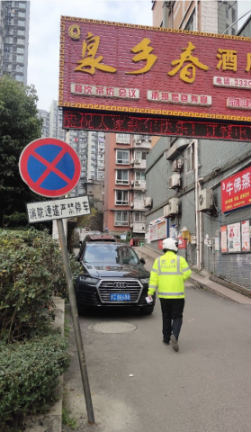 忽视禁停标志，两个小车遭了罚款-1.jpg